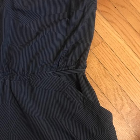 Mountain Hardwear romper - size L - Picture 7 of 9